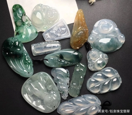 在翡翠市场中，“B货”翡翠不能买，那么它该如何鉴别呢？